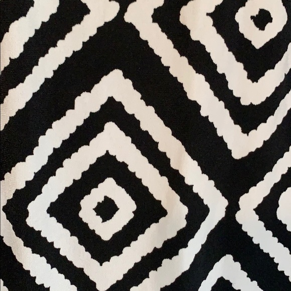 Black & white top - Picture 2 of 4